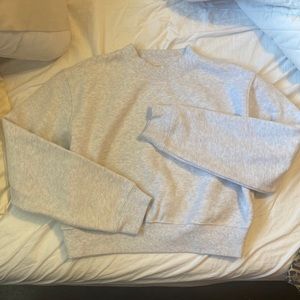 Cropped light grey crewneck